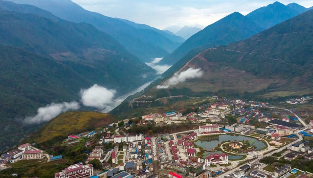 【专访】倪鹏飞：培育专业功能县城一定要市场主导