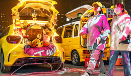 【圖集】紅酒咖啡，寵物助陣：后備箱集市點(diǎn)亮“夜經(jīng)濟(jì)”