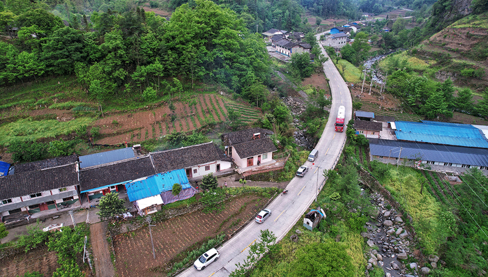 交通部：严格取缔未经批准擅自阻断农村公路的行为