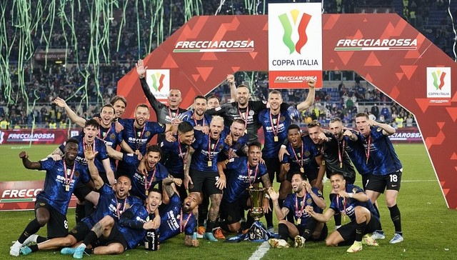 国际米兰时隔11年重夺意大利杯，意气风发的张康阳目标三冠