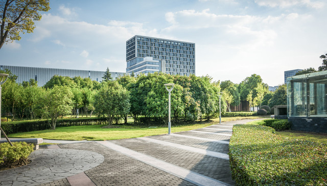 疫情常态化凸显物管行业价值，但综合服务能力仍面临考验