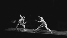 苹果与沙特阿美，谁能笑到最后？