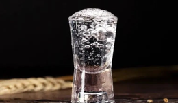 白酒业绩稳中向好，资本市场怎么就“关灯吃面”了？