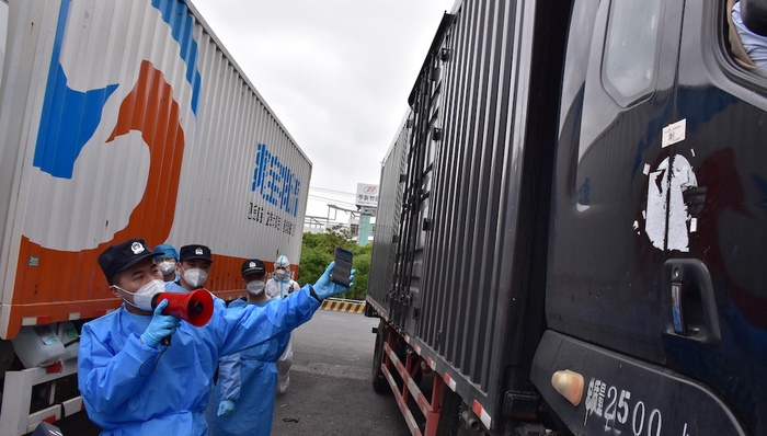 小哥驿站,卡车港湾,抗原,上海警方,华新镇,货运车辆,曹安,街镇,快递公司,卡点,快递,黑骑手,外卖