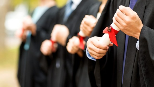 直通部委 | 2023年起高校毕业生将取消就业报到证 全国疫情整体继续呈现下降态势