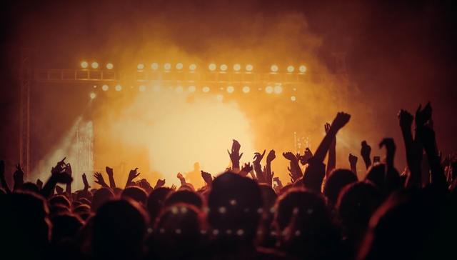 风华秋实,鹿晗,周杰伦,巨星传奇,上市,明星IP