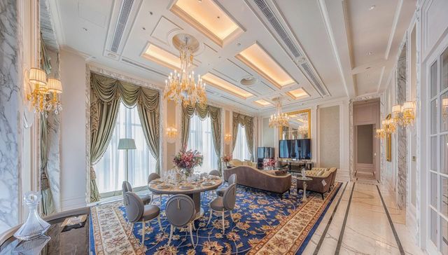 成龙代言，杭州两千万起的豪华公寓还是不好卖，老板曾因“问题蜂胶”被曝光