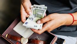 清盤風(fēng)險(xiǎn)倒逼，迷你基金發(fā)起保殼戰(zhàn)，多只FOF產(chǎn)品上榜