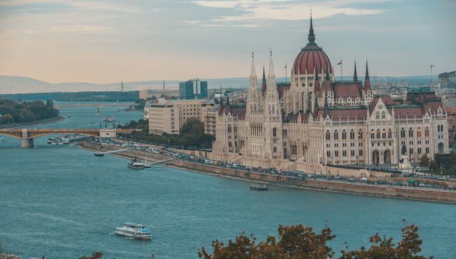 阻止欧盟对俄石油制裁，匈牙利为何借机“敲竹杠”？