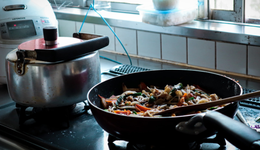 “預(yù)制菜”解鎖烹飪新密碼，廚電市場迎風(fēng)再升級