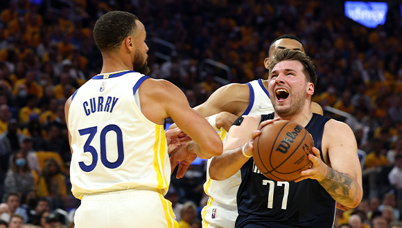 库里、普尔爆发，勇士逆风翻盘再胜独行侠