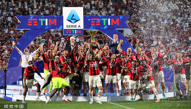 AC米兰时隔11年夺冠，C罗走后意甲回到“米兰时代”