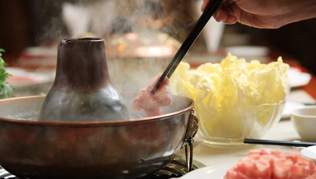 地方新闻精选 | 宁波拟对公筷使用立法 清华大学回应“清华博士报考协警”