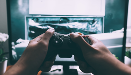 虎牙斗鱼“同病相怜”？