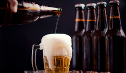 国产啤酒启示录：代言、收购、比肩茅台