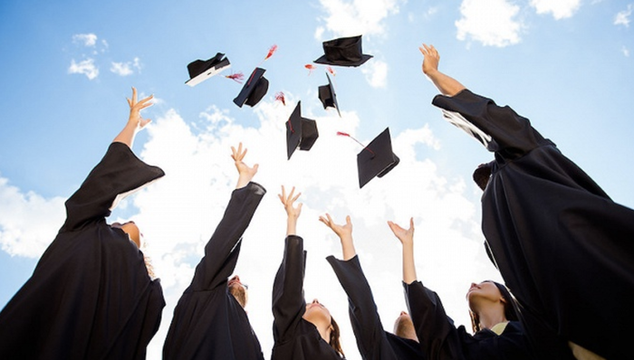 上海，疫情，就业，大学生,国企,国资委,浦发银行,国泰君安