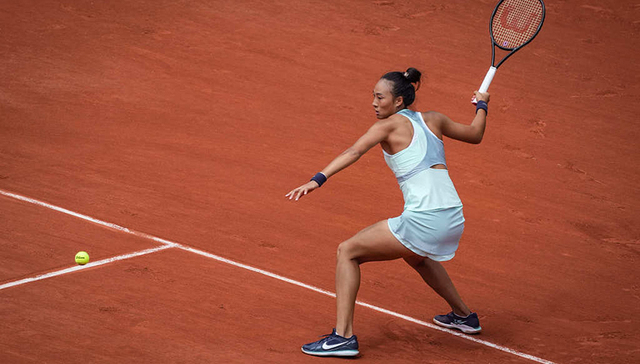 19岁中国小将郑钦文首进大满贯16强，连胜哈勒普和本土名将