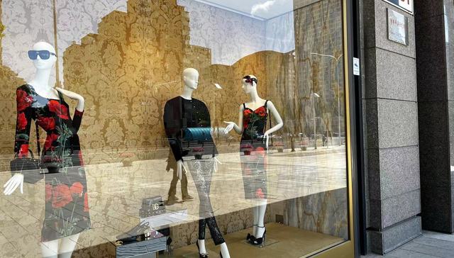 北京SKP重开首日，爱马仕和香奈儿店前排起长队