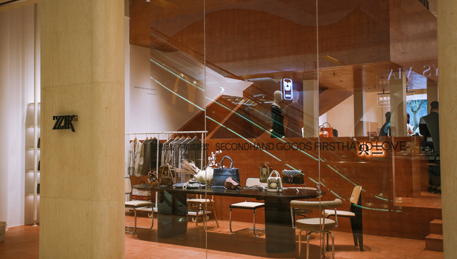 线上市场已经爆发，二奢平台为何青睐开线下店？｜REAL 100