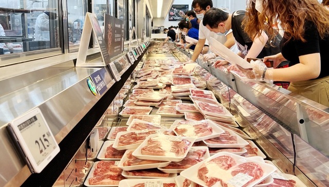 上海商超恢复线下营业：露营装备成为热门