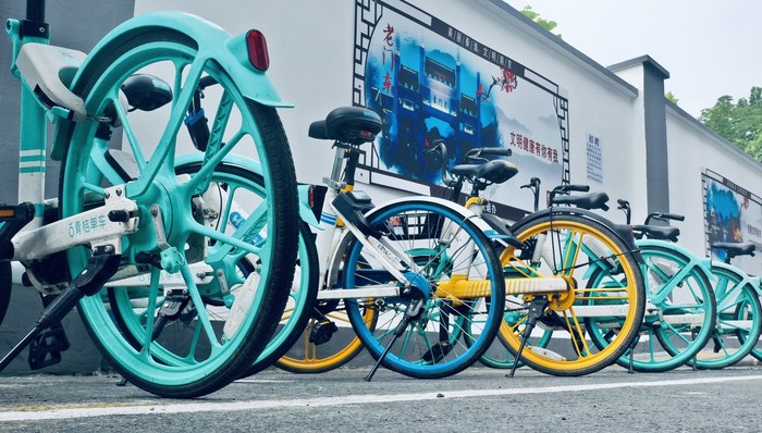 上海复工首日共享单车成“抢手货”，轨交枢纽、商圈为热点骑行区
