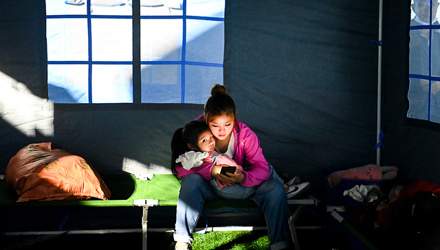 【图集】四川芦山发生6.1级地震，受灾民众入住临时安置点