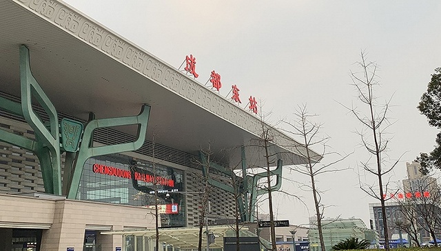 雅安地震次日，四川仍有部分高铁临时停运