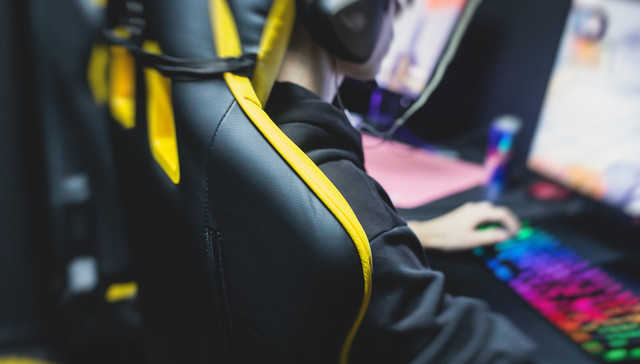 英雄联盟季中冠军赛夺冠队伍阵容被拆分，多位明星选手去向惹争议