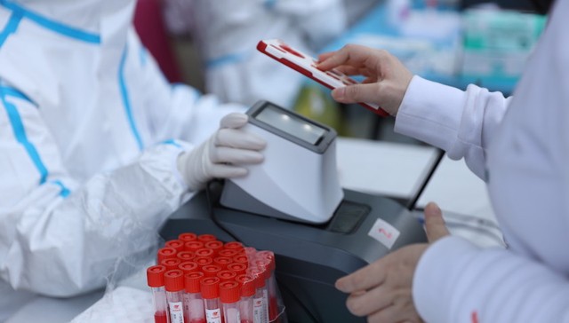 核酸检测,采样,排队,上海