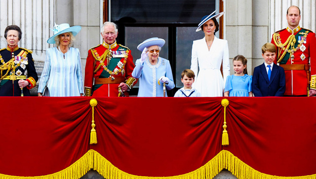 【图集】英国女王登基70周年庆典，全英狂欢