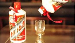 透过财报看白酒真实销售情况，低端酒跑不动量，头部效应更加巩固