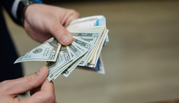 人民币对美元汇率创一个月新高，经济增长预期好转驱动