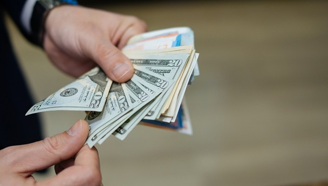 人民币对美元汇率创一个月新高，经济增长预期好转驱动