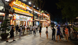 【图集】午夜迎客：北京商家重启堂食