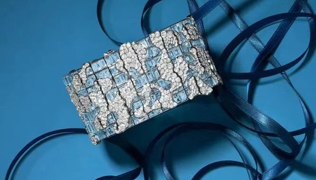 为什么最近两年拍卖行喜欢把珠宝和稀有包“打包”拍卖？