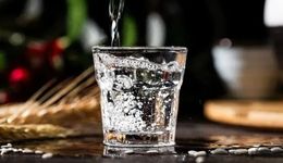 堂食打通酒水消费“任督二脉”，餐饮渠道能否成为“提神丹”？