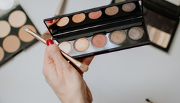 国货彩妆，败走618？