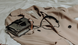 奢侈品向上，寺庫向下