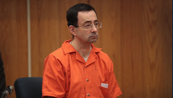 美国体操队医性侵案还没完：约90人指控FBI不作为，索赔10亿美金