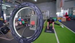 我奶奶80岁，迷在情感直播间买转运珠