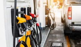 進入“10元時代”！油價年內(nèi)第十漲，加滿一箱油多花15元