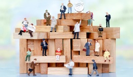 “周杰伦概念股”巨星传奇赴港上市，背后的微商基因是什么？