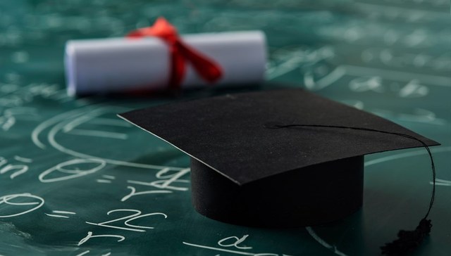 直通部委 | 我国十年培养700多万名硕博研究生 汽柴油价格每吨分别提高390元和375元