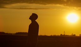 魅族挥手告别，吉利加码闯关