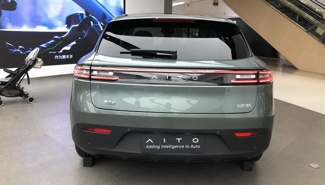 疑似问界M5自燃导致华为专卖店起火？此前87天销量破万