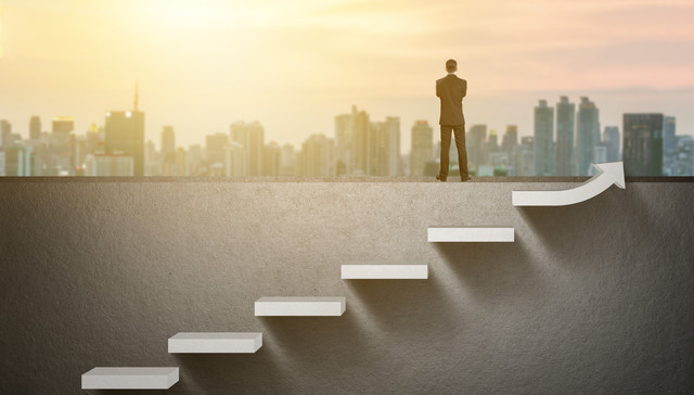 俞敏洪：做东方甄选很难说是战略，最多是摸索出路