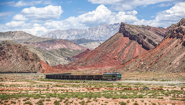 【图集】新疆和若铁路开通，世界首条环沙漠铁路实现“闭环”