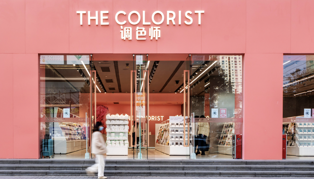 加盟商撤退直营店增加，网红美妆集合店“调色师”转变打法？