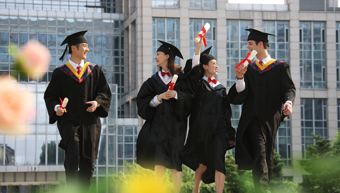 【特写】“卷”不动的高校金融毕业生，选择了妥协式就业