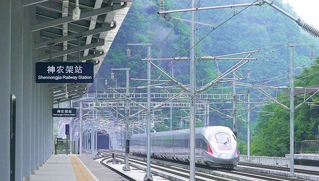 郑渝高铁全线开通：穿越神农架，重庆北上新通道